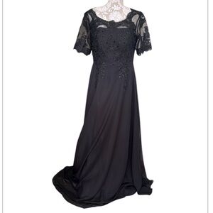 Elegant Black Lace Evening Gown